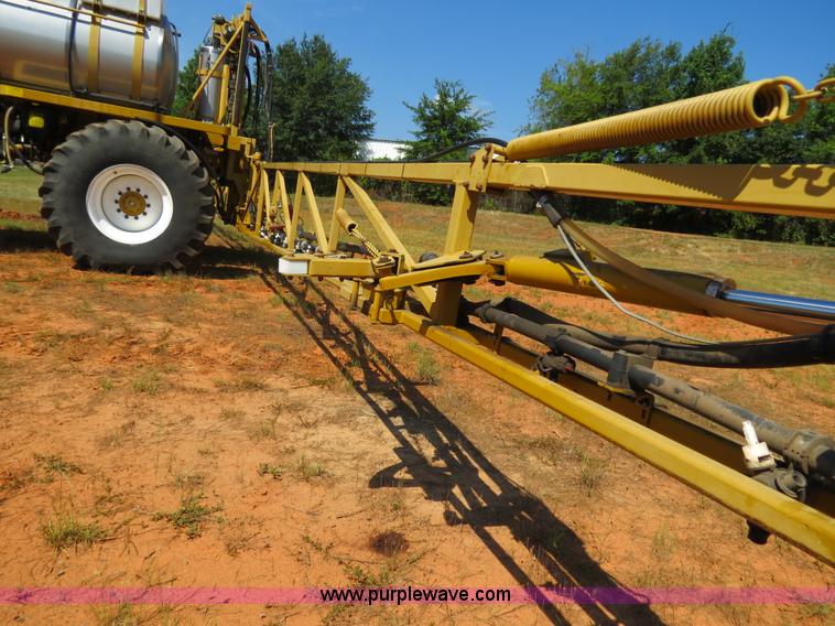 image for item B2409 2000 Ag-Chem RoGator 1254C self-propelled sprayer