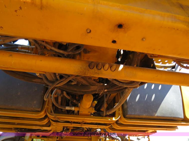 image for item B2409 2000 Ag-Chem RoGator 1254C self-propelled sprayer