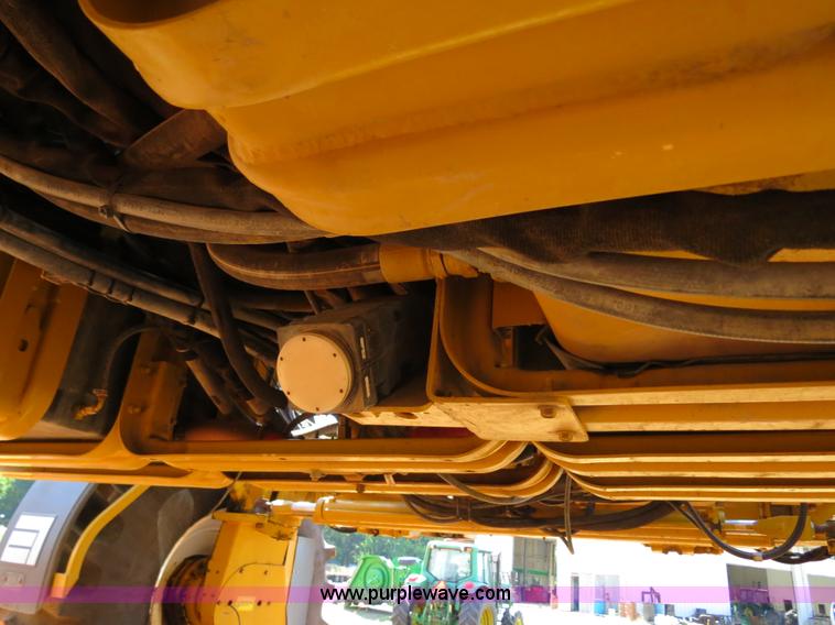 image for item B2409 2000 Ag-Chem RoGator 1254C self-propelled sprayer