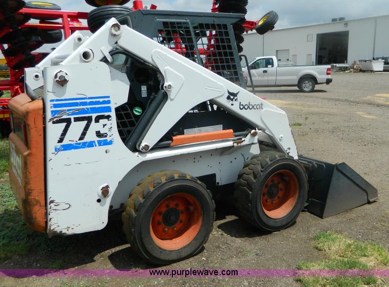 image for item B3792 1998 Bobcat 773F skid steer