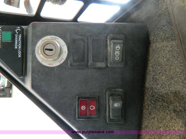 image for item B3792 1998 Bobcat 773F skid steer