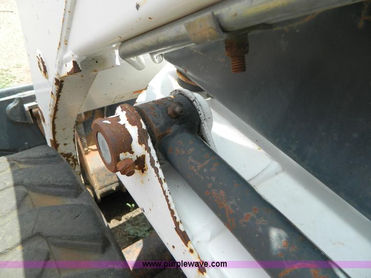 image for item B3792 1998 Bobcat 773F skid steer