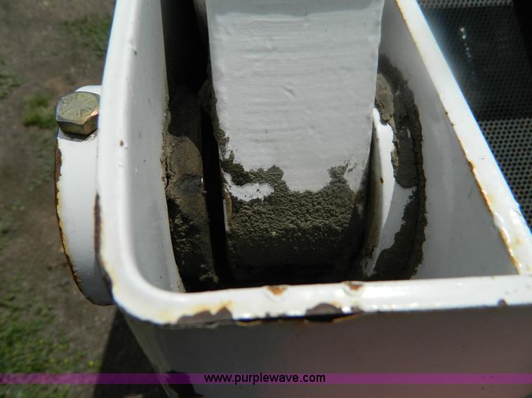 image for item B3792 1998 Bobcat 773F skid steer