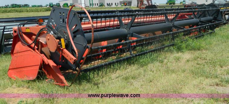 image for item B3795 1995 Massey-Ferguson 9550 25' header