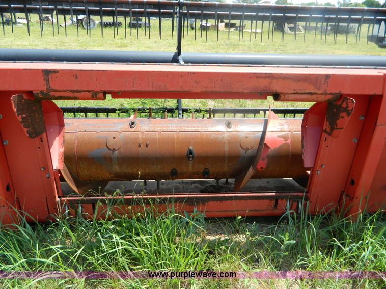 image for item B3795 1995 Massey-Ferguson 9550 25' header