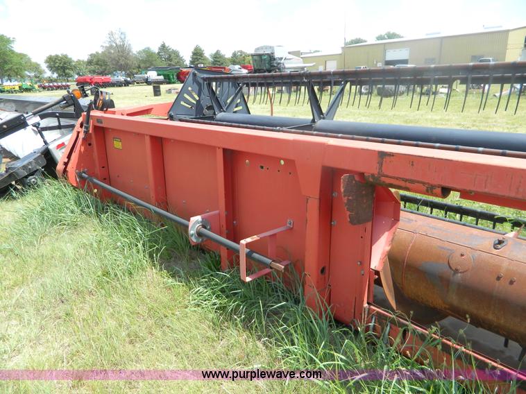 image for item B3795 1995 Massey-Ferguson 9550 25' header