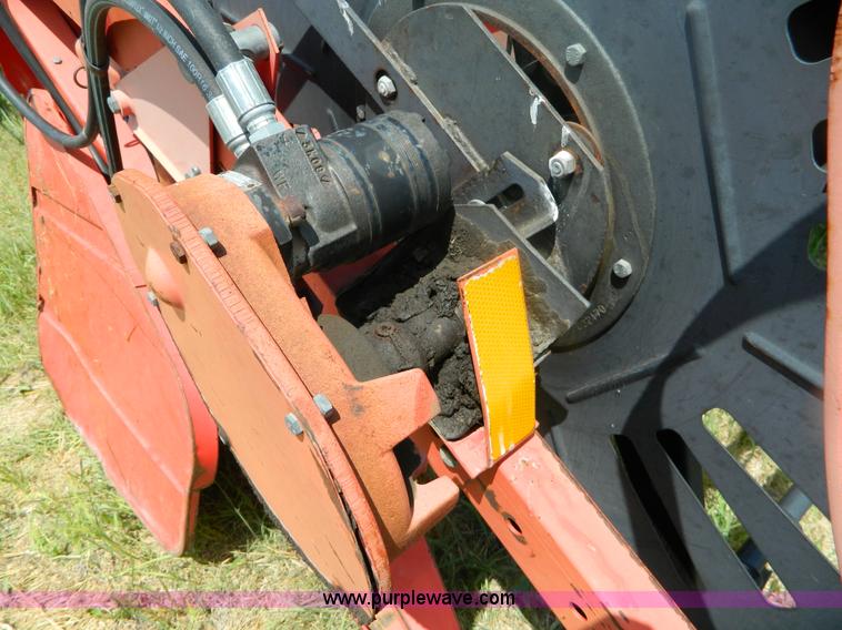 image for item B3795 1995 Massey-Ferguson 9550 25' header