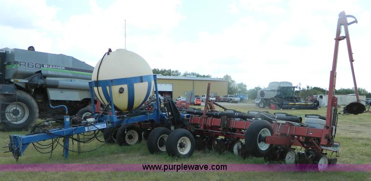 image for item B3796 1994 White 6700 planter