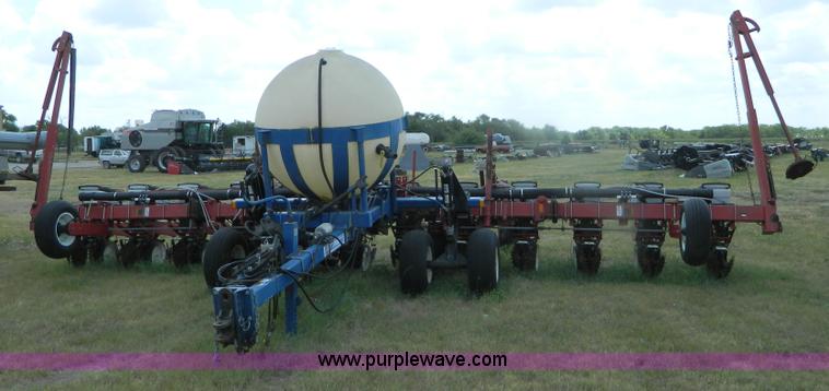 image for item B3796 1994 White 6700 planter