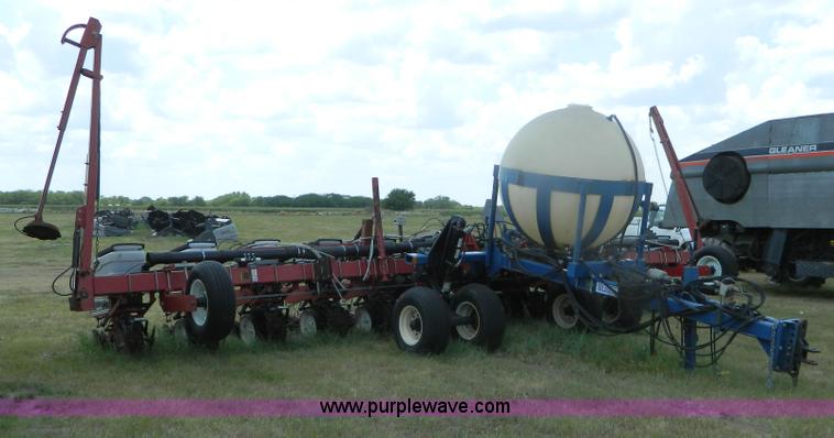 image for item B3796 1994 White 6700 planter