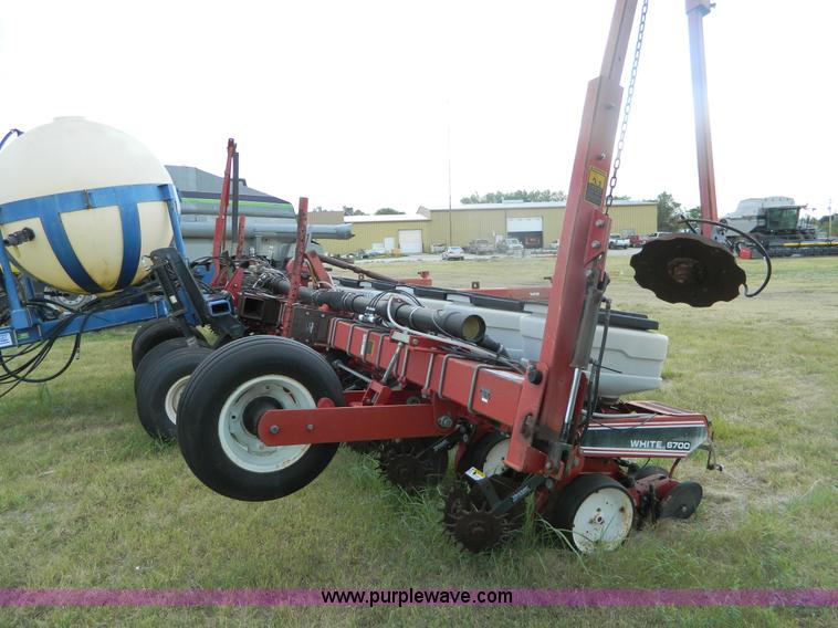 image for item B3796 1994 White 6700 planter