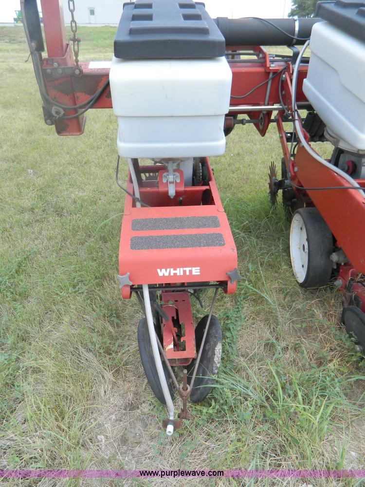 image for item B3796 1994 White 6700 planter