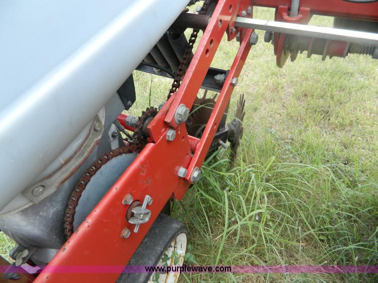 image for item B3796 1994 White 6700 planter