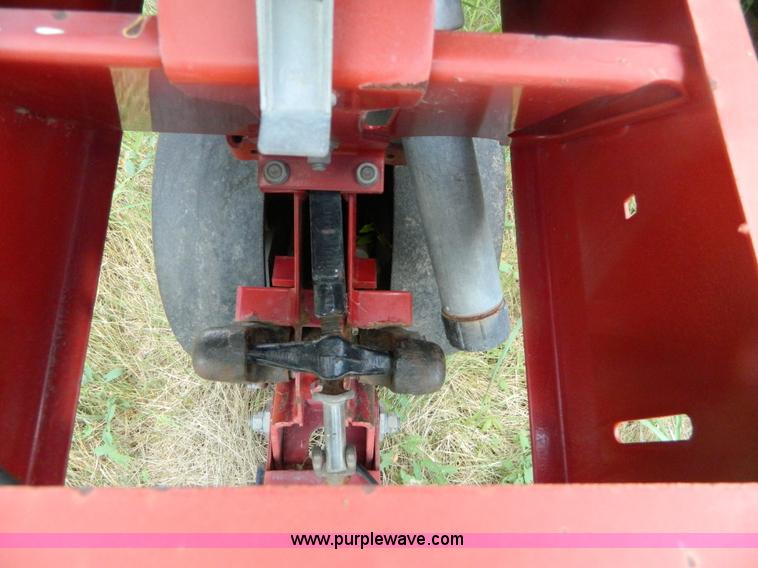 image for item B3796 1994 White 6700 planter