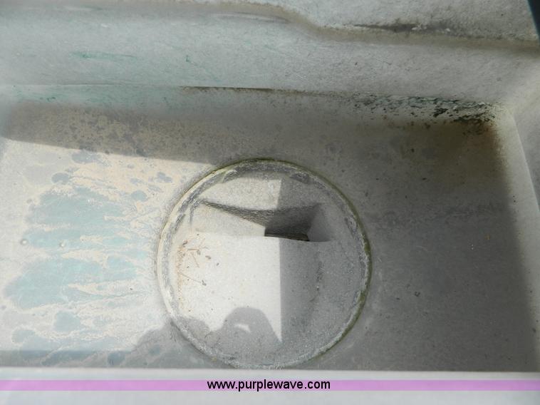 image for item B3796 1994 White 6700 planter