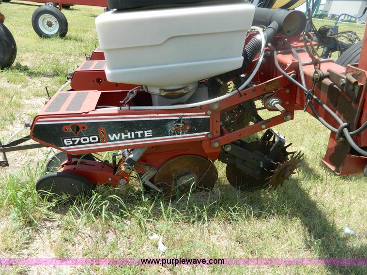 image for item B3796 1994 White 6700 planter