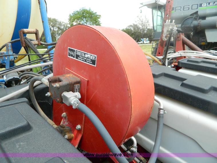 image for item B3796 1994 White 6700 planter