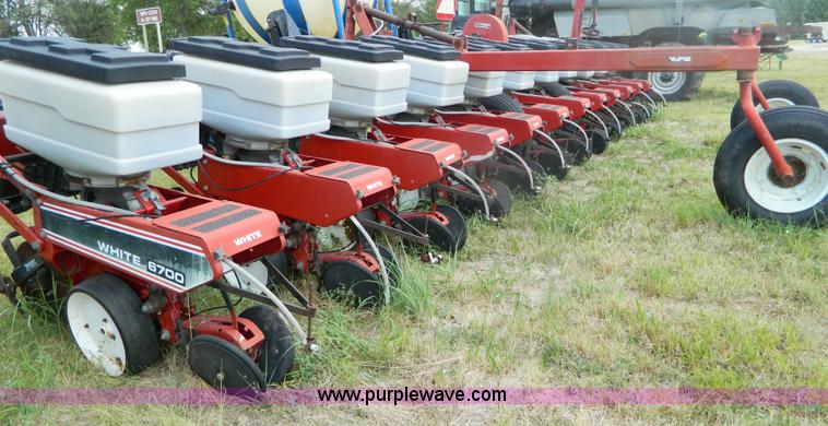 image for item B3796 1994 White 6700 planter