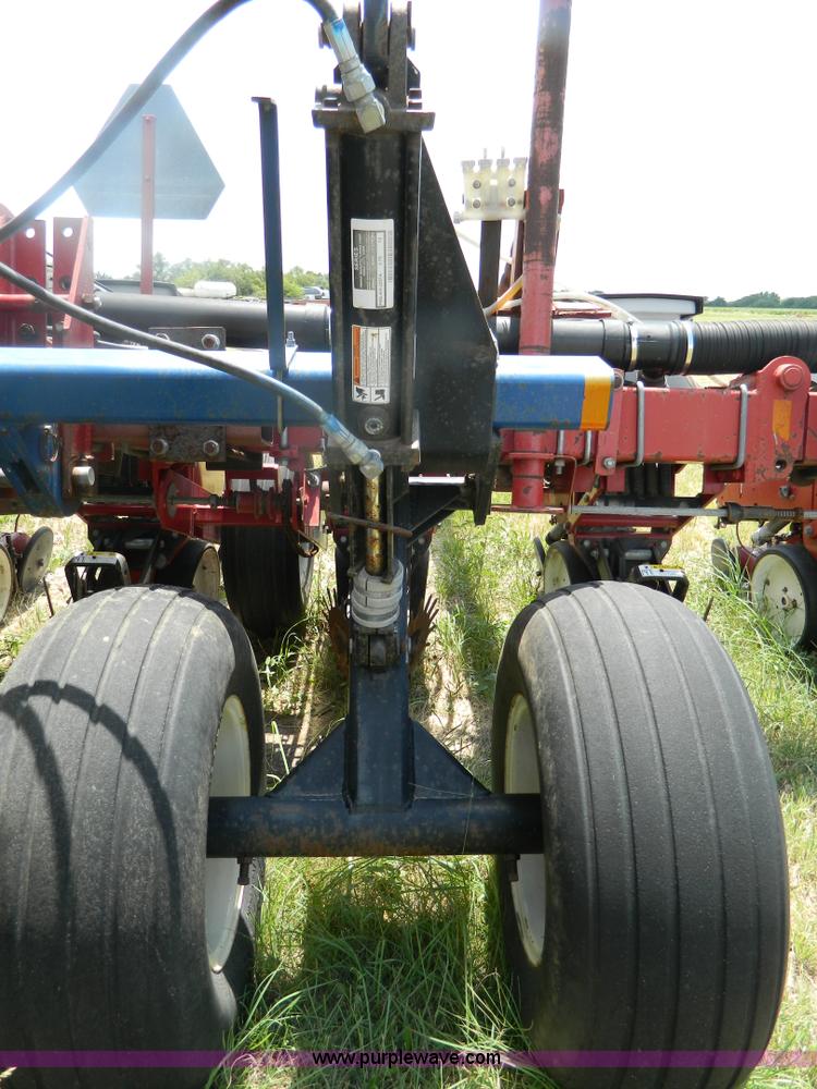 image for item B3796 1994 White 6700 planter