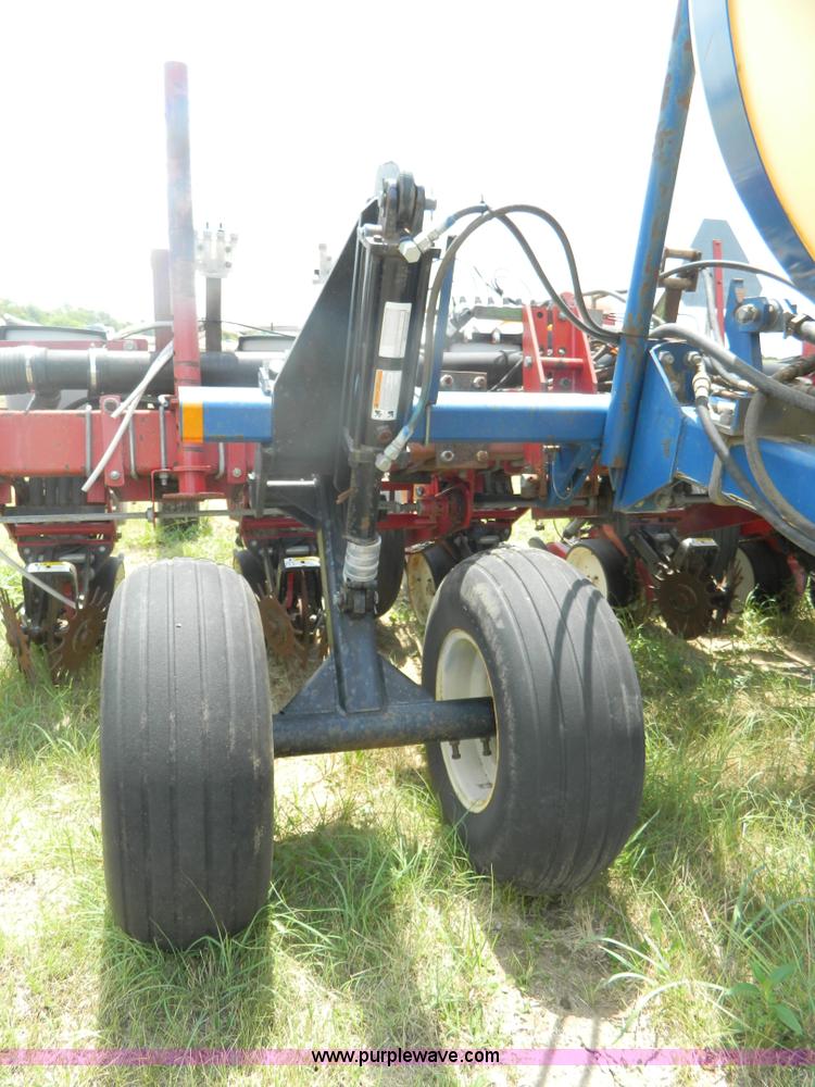 image for item B3796 1994 White 6700 planter