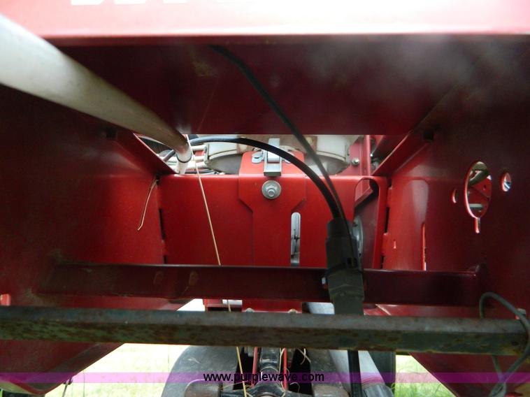 image for item B3796 1994 White 6700 planter