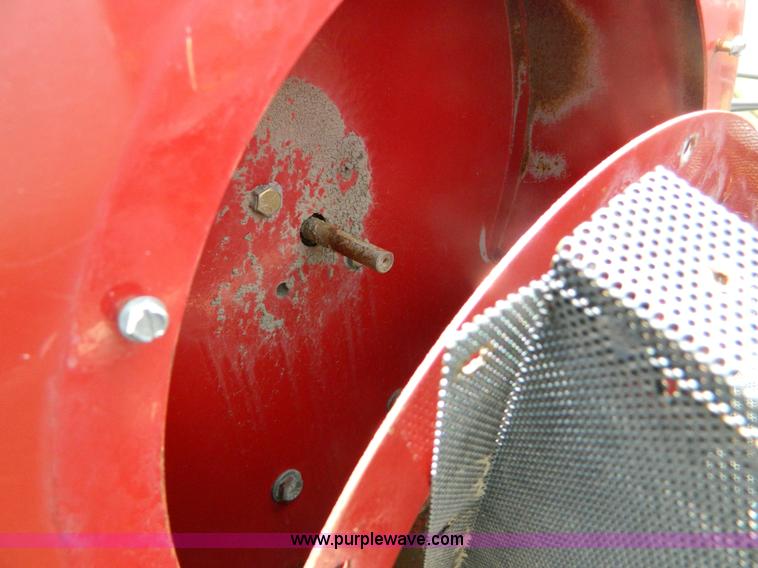 image for item B3796 1994 White 6700 planter