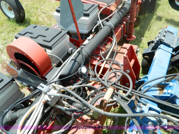 image for item B3796 1994 White 6700 planter