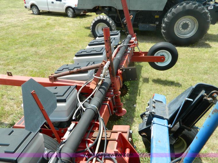 image for item B3796 1994 White 6700 planter