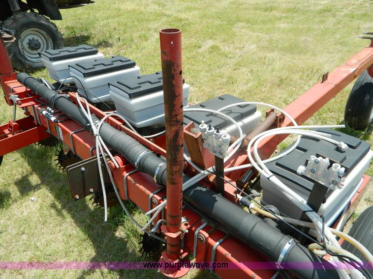 image for item B3796 1994 White 6700 planter