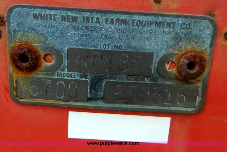 image for item B3796 1994 White 6700 planter