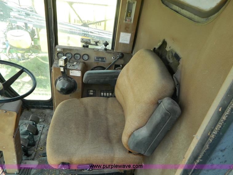 image for item B3797 1991 Gleaner R60 RWA combine