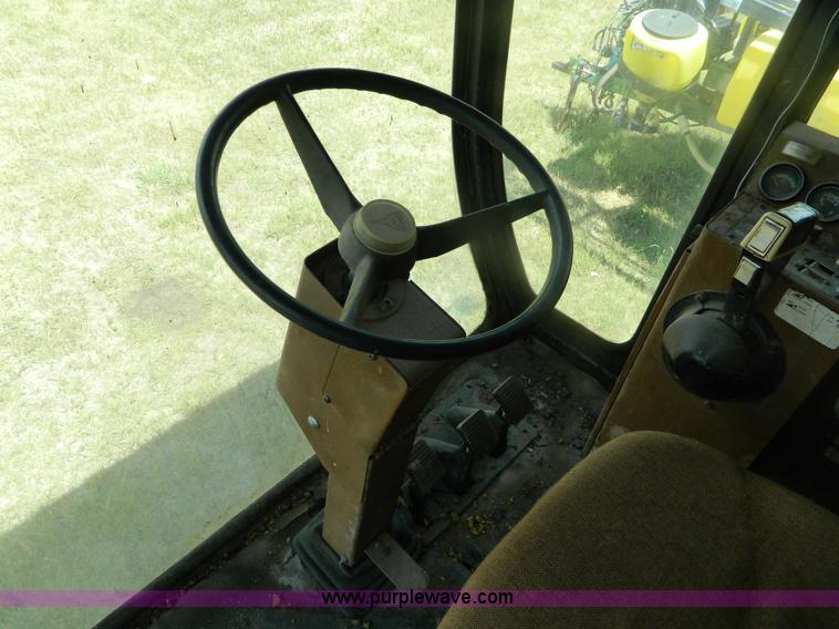 image for item B3797 1991 Gleaner R60 RWA combine