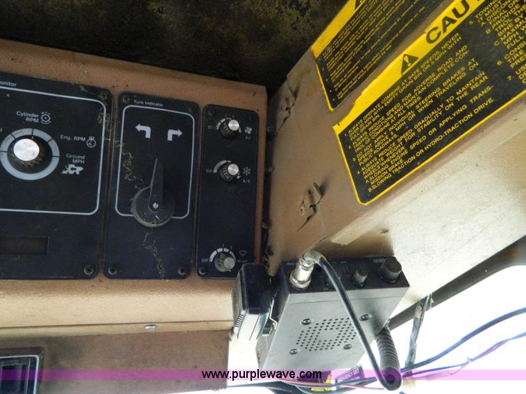 image for item B3797 1991 Gleaner R60 RWA combine