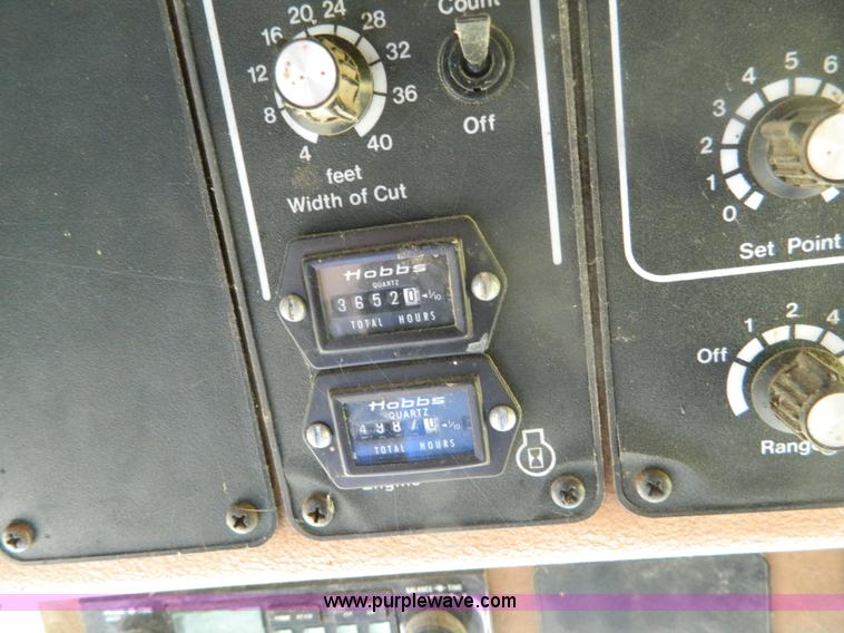 image for item B3797 1991 Gleaner R60 RWA combine