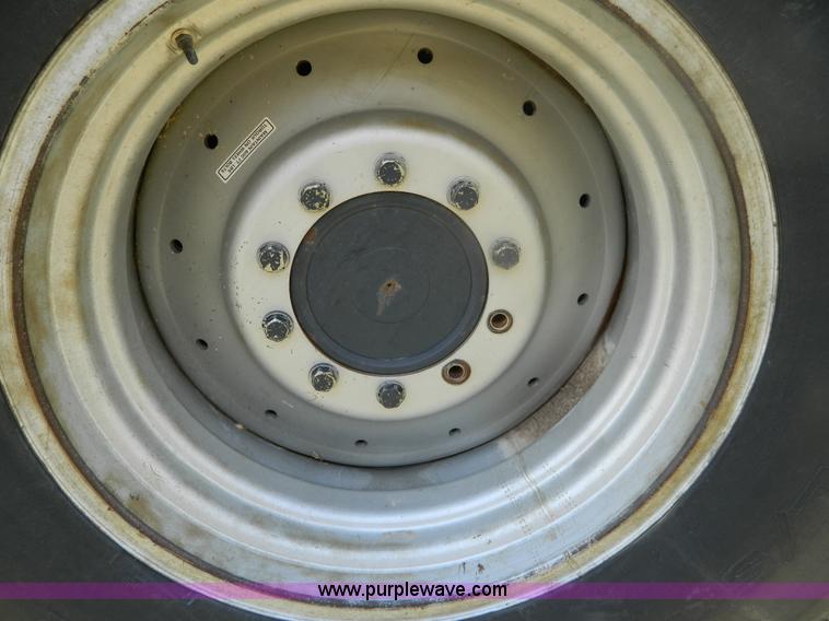 image for item B3797 1991 Gleaner R60 RWA combine