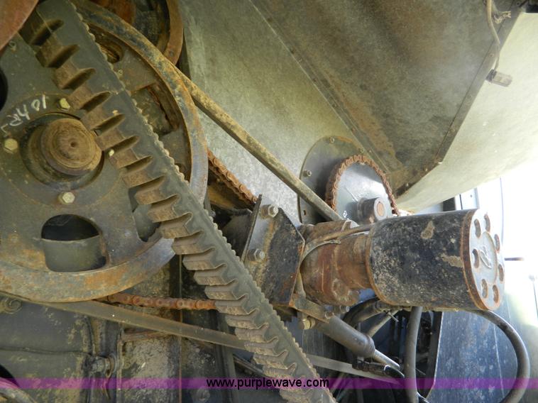 image for item B3797 1991 Gleaner R60 RWA combine