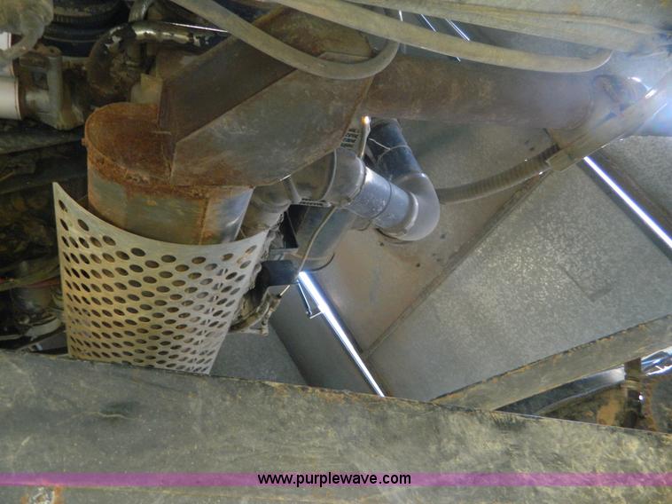 image for item B3797 1991 Gleaner R60 RWA combine