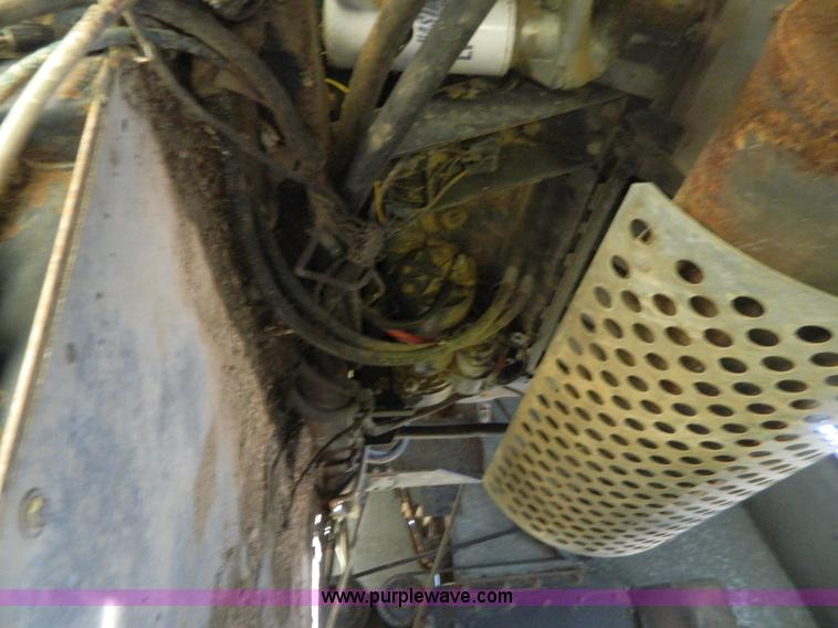 image for item B3797 1991 Gleaner R60 RWA combine