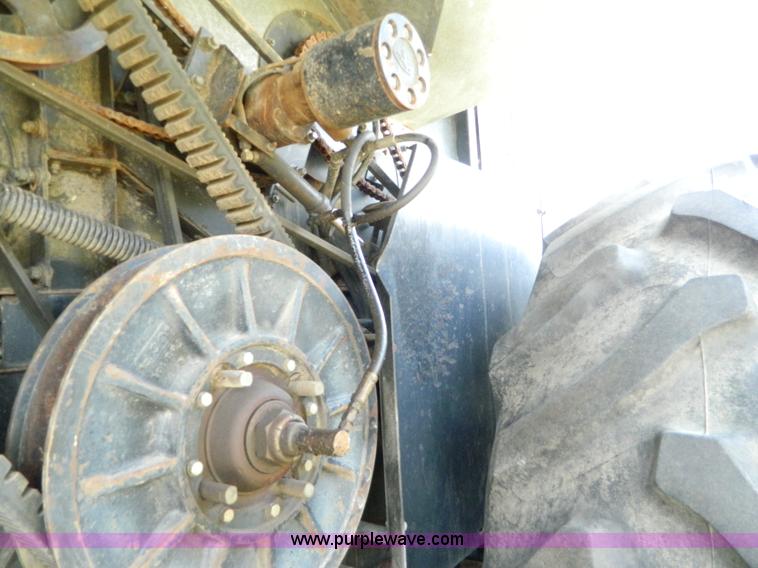 image for item B3797 1991 Gleaner R60 RWA combine