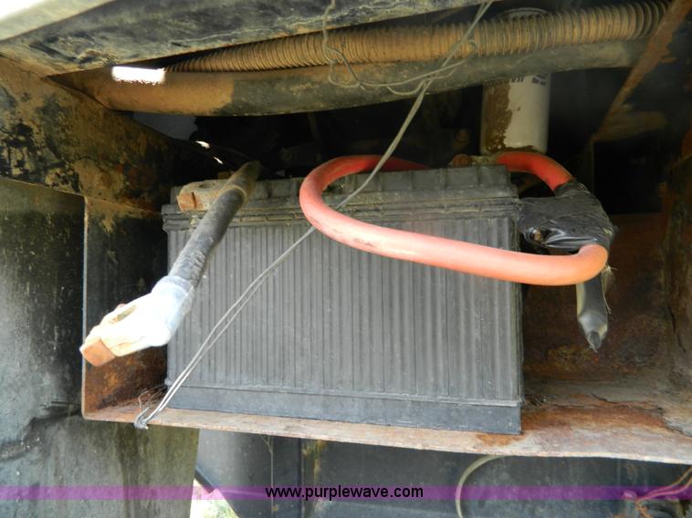 image for item B3797 1991 Gleaner R60 RWA combine