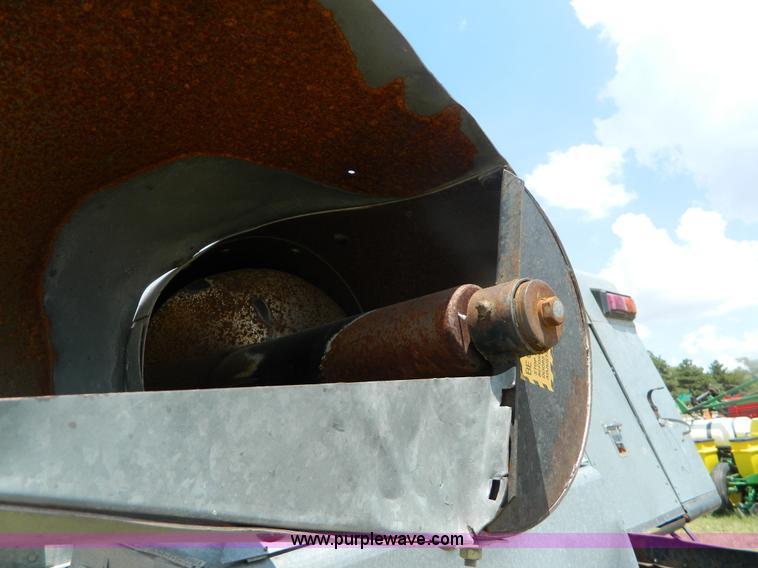 image for item B3797 1991 Gleaner R60 RWA combine