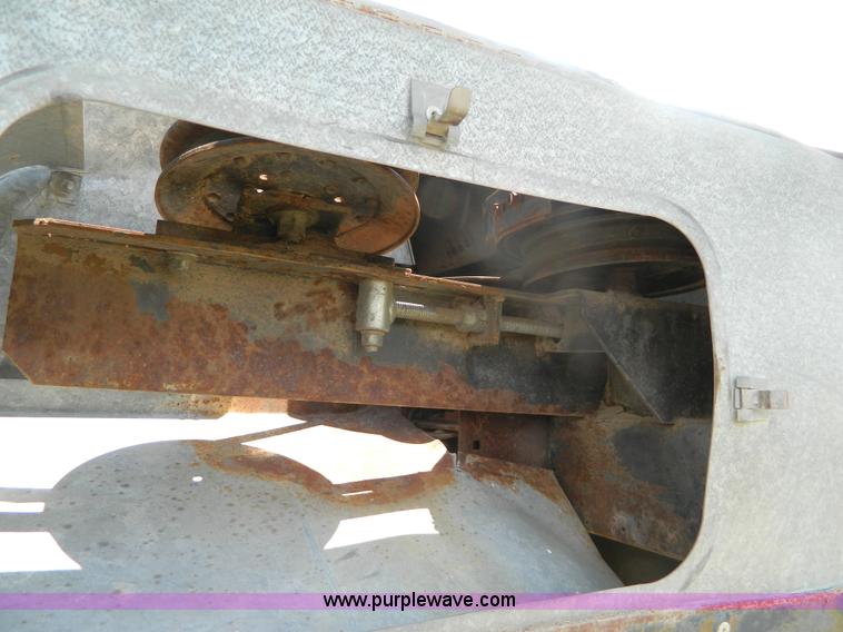 image for item B3797 1991 Gleaner R60 RWA combine