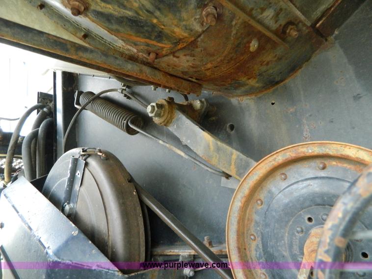 image for item B3797 1991 Gleaner R60 RWA combine