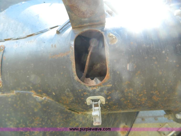 image for item B3797 1991 Gleaner R60 RWA combine