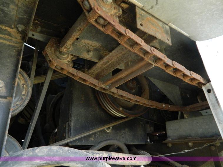 image for item B3797 1991 Gleaner R60 RWA combine