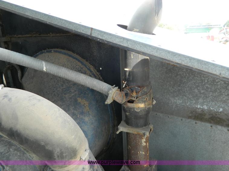 image for item B3797 1991 Gleaner R60 RWA combine