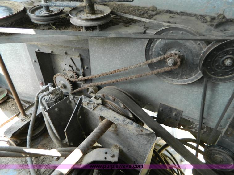 image for item B3797 1991 Gleaner R60 RWA combine