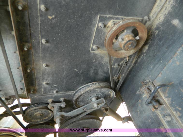 image for item B3797 1991 Gleaner R60 RWA combine