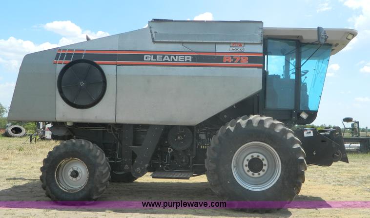 image for item B3798 1997 Gleaner R-72 combine