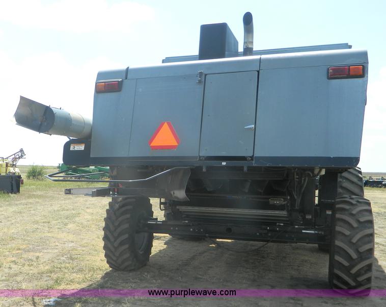 image for item B3798 1997 Gleaner R-72 combine
